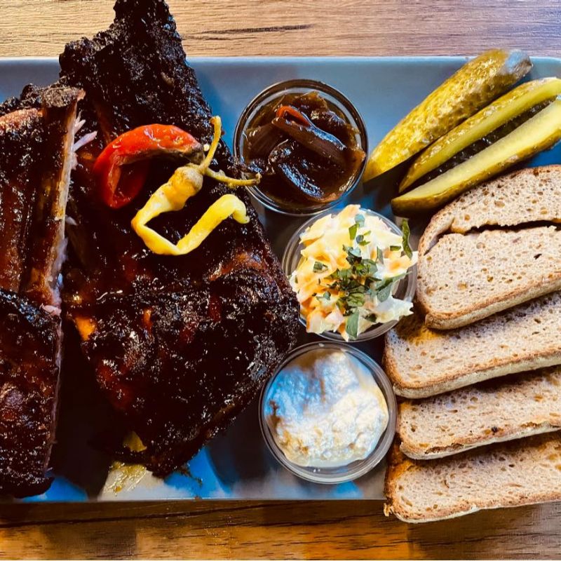 Pečená žebra v medové marinádě