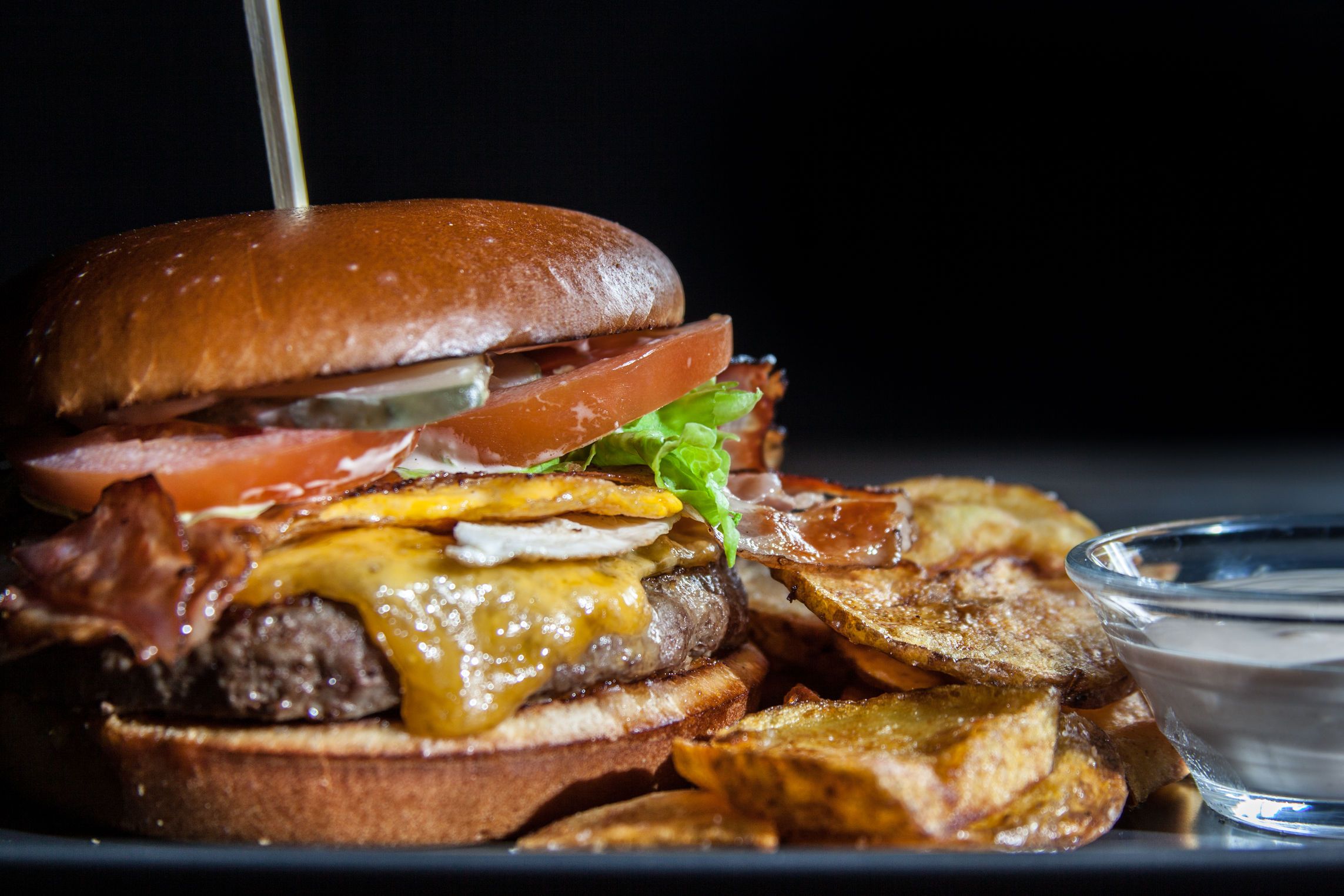 Country Burger & domácí chips