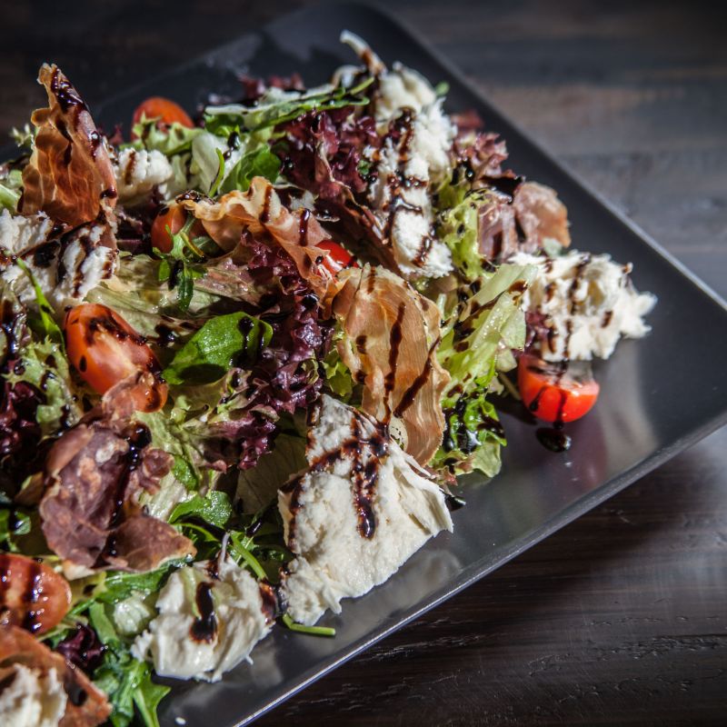 Salát s mozzarellou