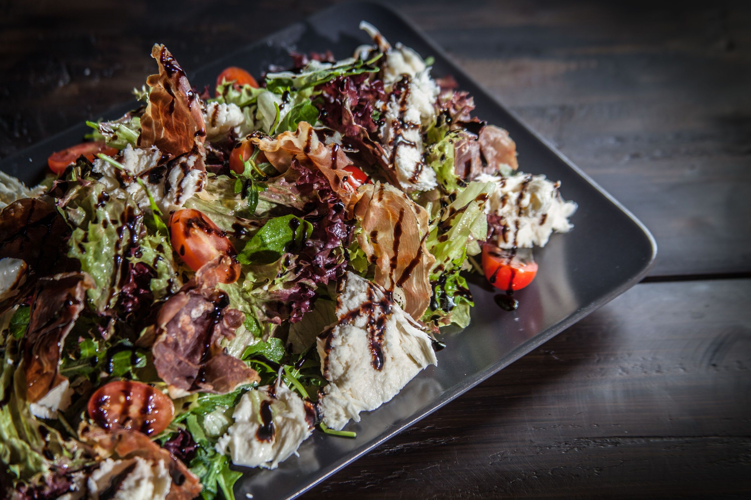 Salát s mozzarellou