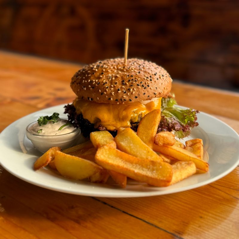 Cheeseburger & bramborový chips
